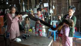 La cabellera de Tran Van Hay medía cerca de 6,7 metros y pesaba 10 kilos de peso. Aunque no fue reconocido con un Guinnes, se le consideraba el hombre con el pelo más largo. Descubre su historia 