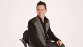 Jamie Suarez ha ocupado el cargo de director creativo en la empresa desde 2015, donde supervisaba la formación de los estilistas en los salones de Regis