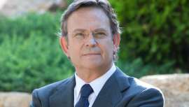 Este médico valenciano ya acumula tres importantes reconocimientos que lo convierten en todo un referente internacional en su especialidad: la rinoplastia