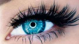 Se colocan sobre las naturales gracias al uso de imanes, por los cuales se sujetan sin problema