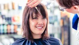 Lo último en cortes capeados se inspira en looks de los años 50, popularizados por divas como Brigitte Bardot. La estilista Diana Daureo, propietaria del salón madrileño del mismo nombre, nos explica en qué consiste