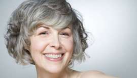 Mujeres como Glenn Close, Helen Mirren, Meryl Streep o Judi Dench son vivo ejemplo de cómo el cuidado de sus cejas y pestañas las embellece. Triunfa el diseño de cejas y las extensiones de pestañas 