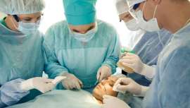 Tan sólo el 34,83% de los españoles que se someten a una intervención de estas características se informan de la cualificación de su médico