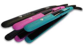 Lim Hair, especializada en aparatología profesional, lanza esta plancha provista de las placas eficientes Diamond. Placas que se deslizan fácilmente por el cabello y lo dotan de un brillo extra