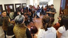 El peluquero, miembro de la Fundación Guillaume y director creativo de Peluquerías Romero, impartió formación a más de un centenar de profesionales 