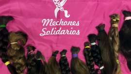 El 19 de octubre se celebrará el Día contra el Cáncer de Mama. La producción de pelucas de cabello natural donado devuelve la sonrisa a muchas pacientes en tratamiento oncológico. La ONG Mechones Solidarios nos explica en qué consiste