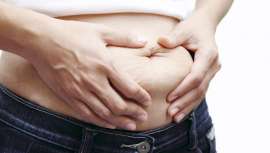 La abdominoplastia corrige la diástasis abdominal, elimina el exceso de piel y grasa y corrige la flacidez de la zona. La liposucción es un método que consigue eliminar la grasa localizada aportando firmeza en la piel