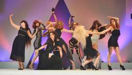 Por séptimo año consecutivo, Rush volvió a recaudar fondos para una causa benéfica a través de un gran espectáculo de peluquería