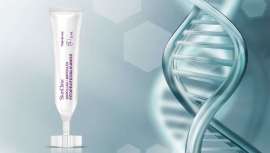 Las ampollas de fitoproteoglicanos vegetales de la firma proporcionan un flash intensivo de belleza que repara el ADN e ilumina la piel al instante