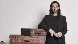 Considerado uno de los mejores estilistas del mundo, Antonio Corral, imprescindible de las Fashion Weeks y recién llegado de ellas, nos habla de sus motivos y sueños y nos descubre su último proyecto, Factory 236 Beauty Concept BCN