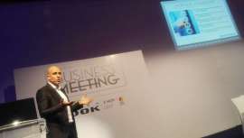 Salón Look estrena con gran éxito Business Meeting, espacio para el análisis del sector. Jesús Muñoz, director de Beauty Market, participa en el mismo analizando las claves de la comunicación en las empresas de peluquería y belleza profesionales