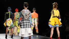 La colección Show Machine, de Rodelas, ha dejado boquiabierto al público presente en el show esponsorizado por la firma Artero. El estilista se ha inspirado en los populares muñecos Lego de nuestra niñez