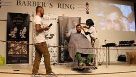 Diego Guerrero Langa, Premio a la Mejor Barbería Internacional del año 2014 en Milán, junto a su compañera Cristina, ha llevado a cabo una sesión demostrativa en el nuevo espacio Barbers Ring, situado en el pabellón 2 de Salón Look 