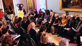 Alberto Molins Peluqueros participa en el desfile de Manuel Fernández, celebrado en la residencia del embajador francés en nuestro país, creando para la ocasión alta costura del cabello, junto a otro grandes profesionales y la marca Living Proof