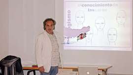 El peluquero y asesor de imagen impartió una sesión formativa en la Asociación de Imagen Personal de Huesca 