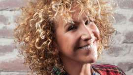 Ha decidido dar el salto de la peluquería a la formación y la Asesoría de Imagen. Giovanna Lucana, una mujer de bandera, corona las cimas más altas y nos presenta #curly #influencer, un canto al cabello y al arte en toda y su absoluta globalidad 