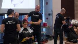La firma, especializada en cosmética capilar profesional, ofrece sesiones que pretenden posicionar al salón como un referente que marca tendencia