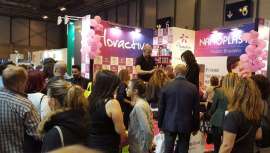 Floractive no sólo arrasó a su paso por Salón Look con Wone, la nanoplastia de resultados sin competidores, sino que hoy, además, nos presenta paso a paso cómo alisar y embellecer el cabello con un solo producto