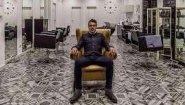 Dirige con acierto y la inspiración por delante, Alayor Peluquería by David Robles. Y con ese mismo aire que se cuela entre espejos y sillones y un salón a la vanguardia, hoy, David, nos presenta a sus novias más glam y perfectas