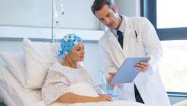 Muchos son los movimientos y acciones cuyo objetivo es que los pacientes oncológicos se sientan mejor a través de la belleza. La medicina estética, en este caso, es uno de sus más crecientes aliados, trabajando en consenso con los oncólogos