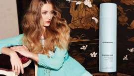 Kevin.Murphy presenta esta laca ligera y flexible que aporta brillo para un look sexy, como el que se consigue recién levantado de la cama o después de una siesta  