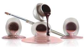 Sigue cada consejo de los principales y más famosos  manicuristas y observa las tendencias para disfrutar de las más impactantes creaciones y los clientes más satisfechos. Porque las uñas, ¡están de moda!