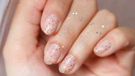 Lo mejor que puedes hacer es ponerte al día y descubrir lo que es tendencia en manicura para las uñas. De las pasarelas a la calle, las uñas centran la atención y se convierten en un negocio de éxito cada vez más demandado y exigente