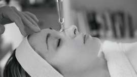 Combinación de Shiatsu y Bioestimulación Lumínica, Skin Poetry, diseñado por John Tsagaris, uno de los terapeutas más solicitados por modelos, actores y actrices de Hollywood, llega a Barcelona de la mano de Oxigen para una piel revivida