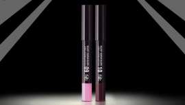 Pink Flamingo y Burgundy son las dos nuevas apuestas de color de Hidracolors velvet, los lipstick de la línea de belleza de Salerm Cosmetics para dar color a los labios este invierno