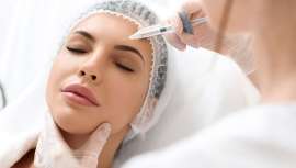 Su uso para fines estéticos fue descubierto por la doctora Carruthers, oftalmóloga de la Universidad de Columbia Británica en Vancouver, y su esposo, el dermatólogo Alastair Carruthers