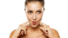 Los ejercicios agrandan y refuerzan los músculos faciales, aumentando la firmeza y tonificación de la cara