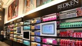 A empresa da Fifth Avenue organizou uma festa para relançar este estabelecimento retalhista que comercializa produtos de cuidado e acabamento Redken para os salões colaboradores da empresa em Manhattan. 