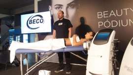 Los pódiums de demostraciones en la división de estética sirven para conocer las innovaciones del sector de la mano de las firmas y empresas más destacadas