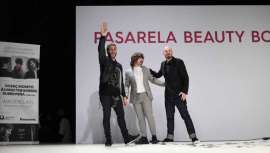 Las estrellas españolas de la peluquería y barbería actual, Vicenç Moretó, Álvaro The Barber y Rubén Peña (Tony&Guy), presentan looks con reminiscencias de estas décadas en la pasarela Beauty Barcelona