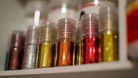 Los colores fantasía, como el rosa o el azul, no dejan de estar de moda. Además, los rubios polares y platinos siguen siendo 
los favoritos de las celebrities