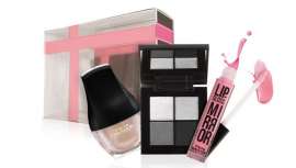 En el día más romántico del año, propone productos de maquillaje, pero también aromas y aceites en masajes para la pareja