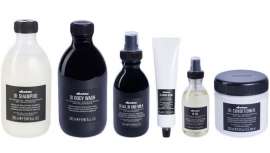 Os produtos OI destinados ao cuidado do cabelo, levam na sua composição óleo de roucou, com altas propriedades antioxidantes e regeneradoras