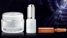 Toda la fuerza de la firmeza está en Facial Firming Force, un total de cuatro formulaciones cosméticas en tres distintos formatos y una presentación de lujo que actúan por separado y en sinergia para una belleza y juventud invencibles