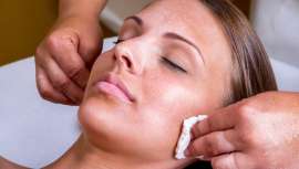 Los dermatólogos no se cansan de insistir, las lesiones pigmenatadas o manchas en la piel han de ser diagnosticadas por esta ciencia de la medicina. Revisamos hoy cuáles son las principales y cuáles los tratamientos más actuales para eliminarlas