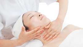 Entre sus principales propiedades destaca un mejor equilibrio energético, efecto reafirmante y brillantez en la piel para dejarla más suave, joven e hidratada