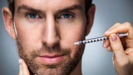 Es uno de los tratamientos antiedad masculinos más demandados y fija su vista en cuello y mandíbula, redefiniéndolos mediante infiltraciones de microcánulas