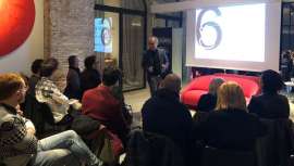 El conocido estilista, galardonado como Peluquero del Año en los Fígaro 2013 y fundador de Óscar G Peluqueros ha impartido una charla durante la mañana del 12 de febrero en Studio Beauty Market, en pleno Gótico barcelonés