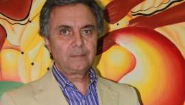 El Dr. Julián Bayón fallecía en Madrid el pasado 5 de enero. Sus compañeros y amigos le rinden emotivo homenaje, caso de SEMAL, de la que fuera cofundador, entre múltiples logros, referente ineludible de la medicina estética y antiaging