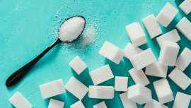 El ministerio de Sanidad anuncia el Plan de Colaboración para la mejora de la composición de los alimentos y bebidas. En ellas, la reducción de azúcares y grasas trans es fundamental. El azúcar es un elemento nocivo que predispone a la enfermedad