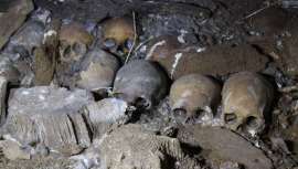 Arqueólogas de la Universidad de Granada realizan excavaciones en la cueva de Biniadrís (Menorca), sentando precedentes sobre el uso de tintes en la Edad de Bronce en la Península Ibérica 