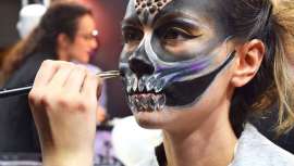 La firma mostrará y asesorará, en su estand, cuáles son las metas y beneficios de estudiar maquillaje y peluquería, y apoyará a los futuros estudiantes a seguir su camino de futuro