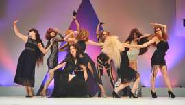 Pelo sétimo ano consecutivo, Rush voltou a arrecadar fundos para uma causa benéfica através de um grande espetáculo de cabeleireiro