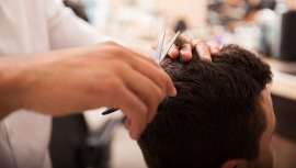 Alrededor del 10% de los salones situados en la ciudad del noreste francés funcionan dentro de la ilegalidad, ya que carecen del personal licenciado suficiente. Las organizaciones del sector denuncian esta tendencia 