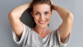 El tratamiento miraDry destruye las glándulas sudoríparas y odoríferas de la axila de forma permanente, poniendo fin al sudor excesivo y el mal olor. Sencillo, rápido, fácil y cómodo para el paciente y el doctor