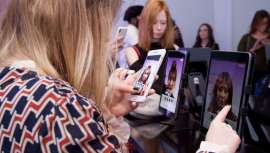 La firma ha puesto al día esta aplicación, integrando una tecnología que le permite testar la coloración del cabello en 3D, en tiempo real